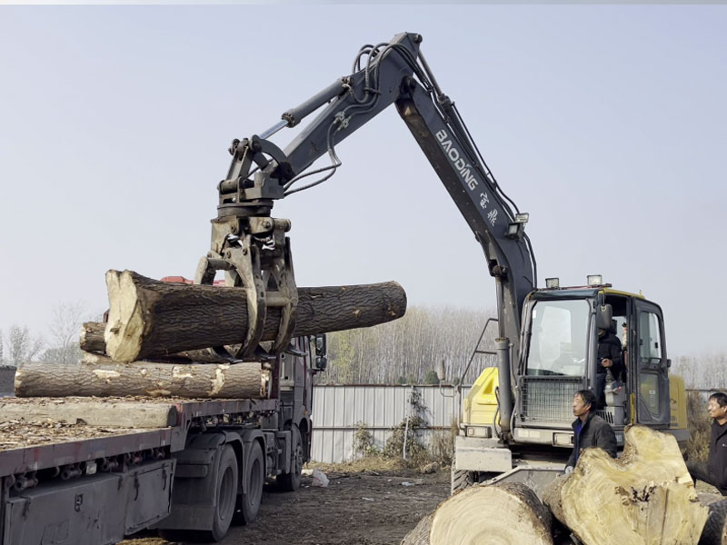 宝鼎抓木机.jpg 宝鼎抓木机.jpg