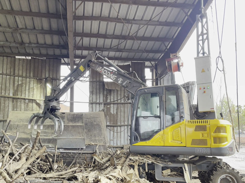 电动抓木机.jpg 电动抓木机.jpg