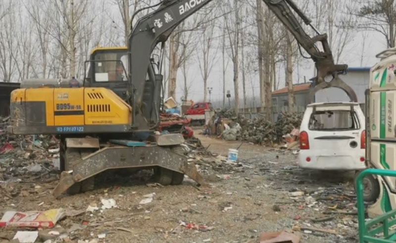 宝鼎抓木机.jpg 宝鼎抓木机.jpg