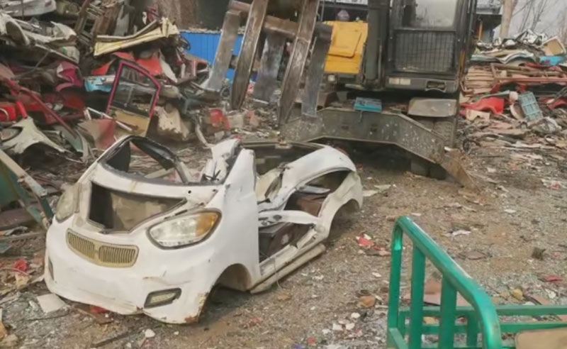 轮式抓木机.jpg 轮式抓木机.jpg