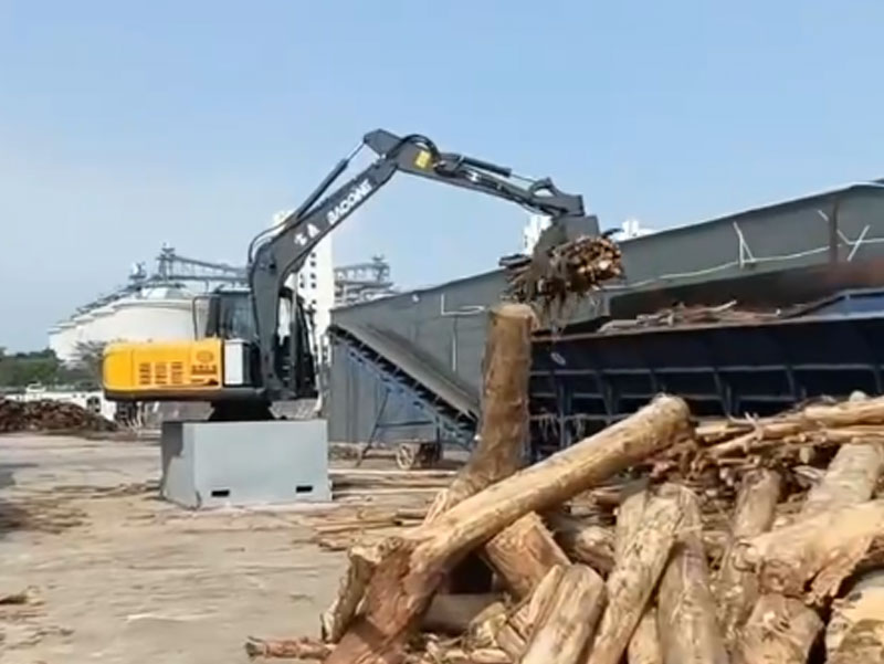 宝鼎固定式电动抓木机.jpg 宝鼎固定式电动抓木机.jpg