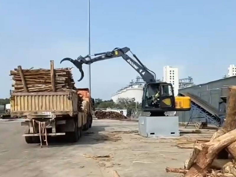 宝鼎固定式抓木机.jpg 宝鼎固定式抓木机.jpg