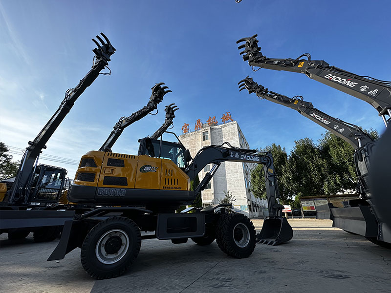 宝鼎挖掘机.jpg 宝鼎挖掘机.jpg