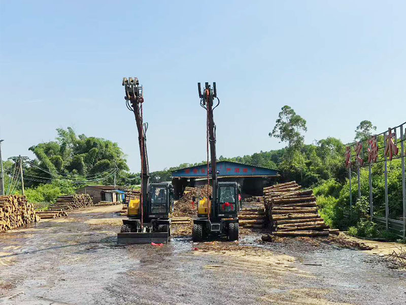 宝鼎90G轮式抓木机.jpg 宝鼎90G轮式抓木机.jpg