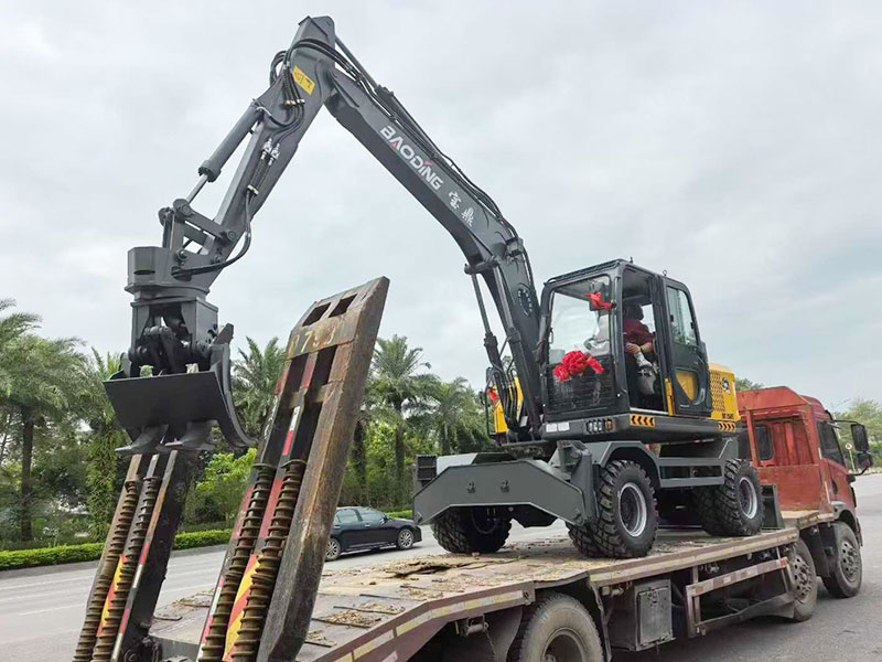 宝鼎抓木机1.jpg 宝鼎抓木机1.jpg