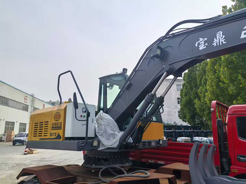 宝鼎110型固定式电动抓料机.jpg 宝鼎110型固定式电动抓料机.jpg