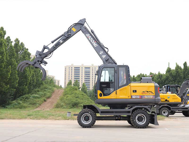 宝鼎BD110H轮式抓木机.jpg 宝鼎BD110H轮式抓木机.jpg