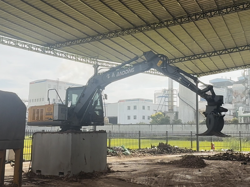 宝鼎固定式电动抓木机.jpg 宝鼎固定式电动抓木机.jpg