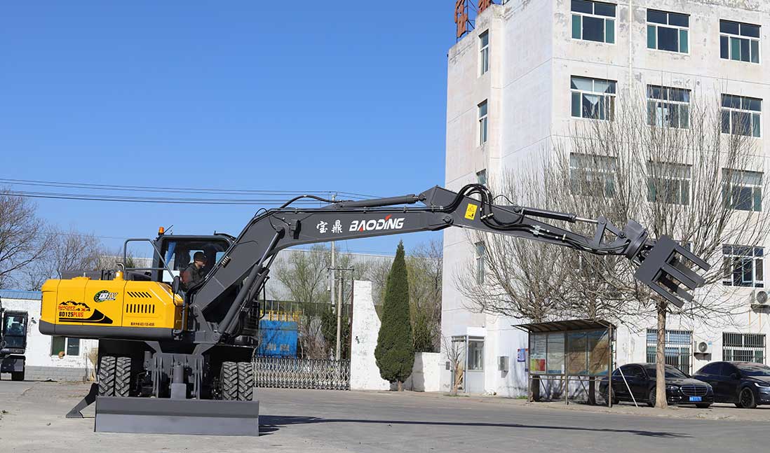 宝鼎BD125PLUS轮式抓木机